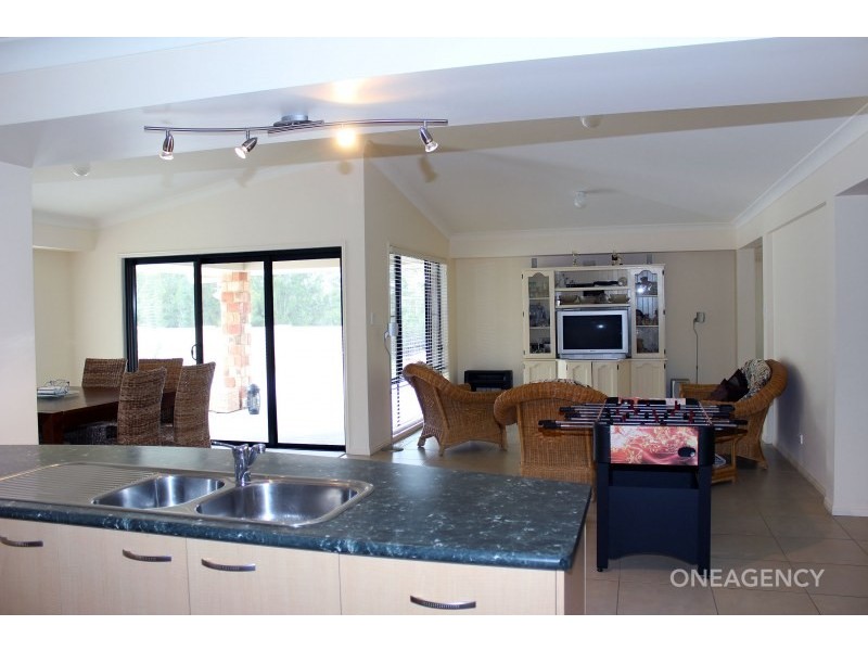 130 Neville Morton Drive, Crescent Head NSW 2440