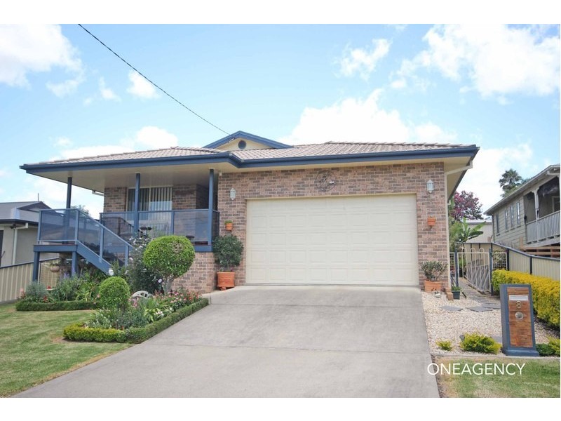 8 Queen Street, Greenhill NSW 2440