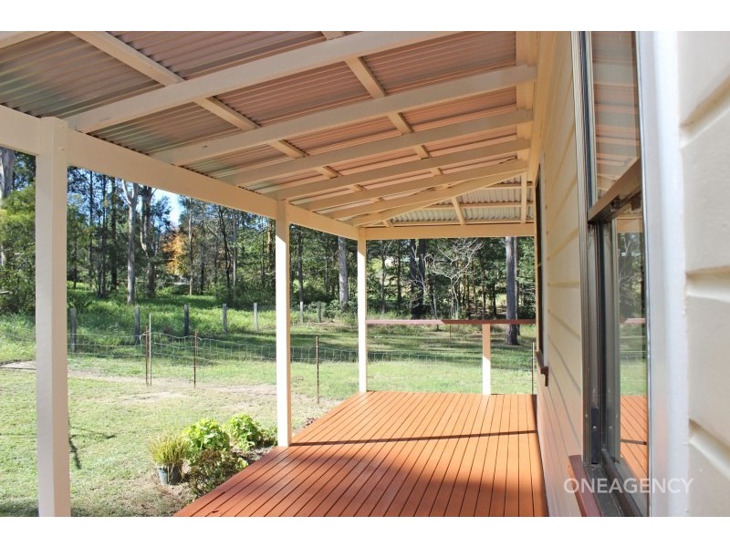 22 Hillview Drive, Yarravel NSW 2440