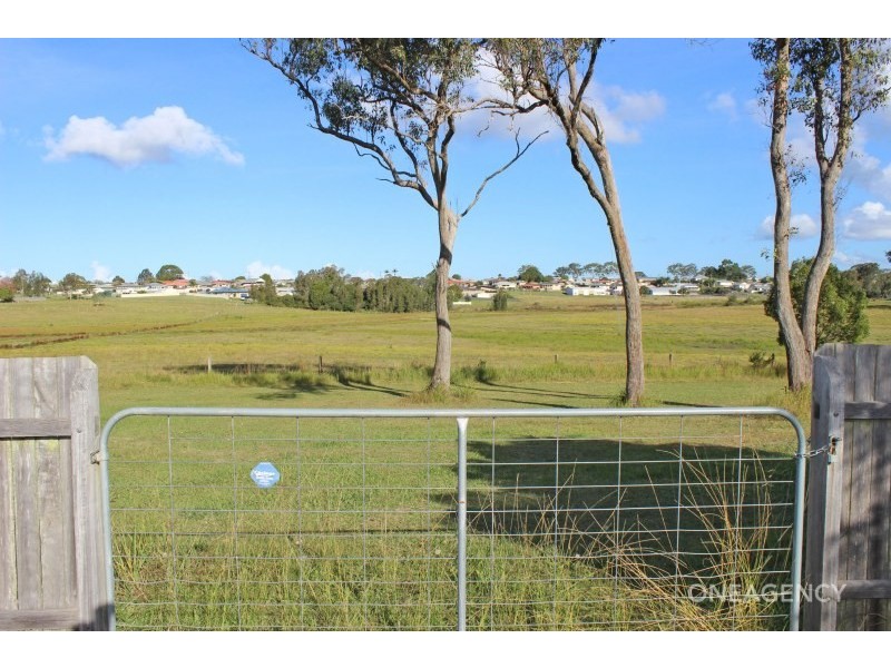 26 Mitchell Avenue, West Kempsey NSW 2440