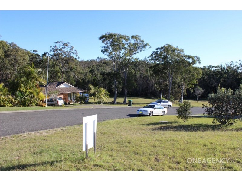 13 Rafferty Crescent, South West Rocks NSW 2431