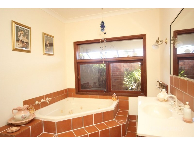 21 Mitchell Avenue, West Kempsey NSW 2440