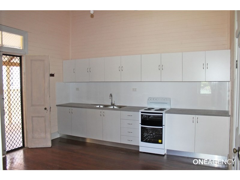 4 Tozer Street, West Kempsey NSW 2440