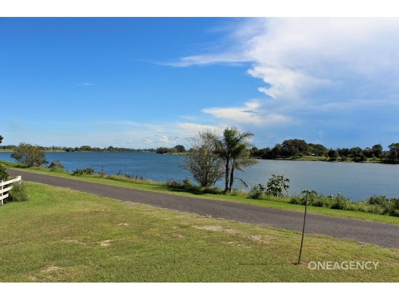 16 Riverside Drive, Kinchela NSW 2440