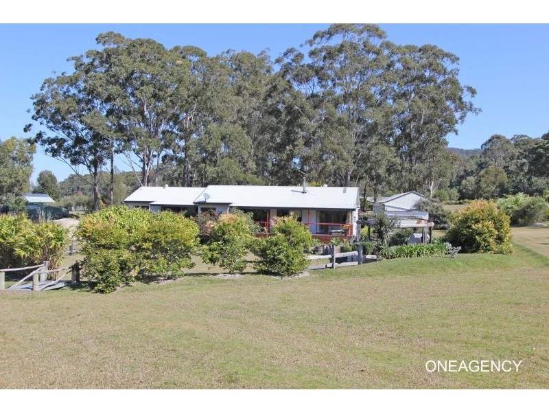 11 Penn Place, Crescent Head NSW 2440