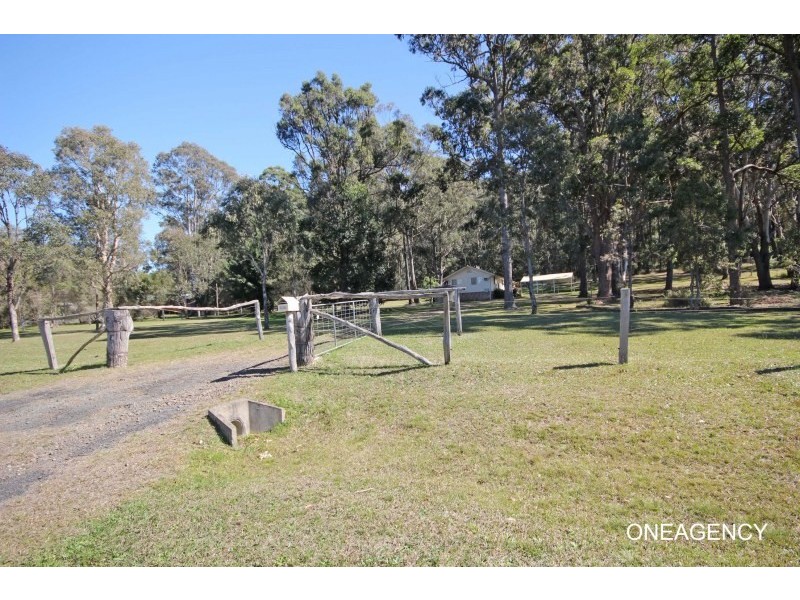 115 Neville Morton Drive, Crescent Head NSW 2440