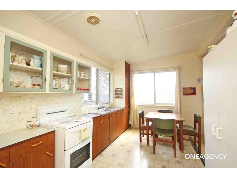 16 Elrington Avenue, West Kempsey NSW 2440