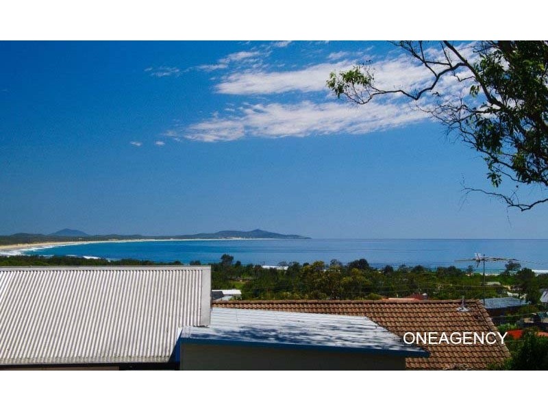 6 Kinchela Street, Crescent Head NSW 2440