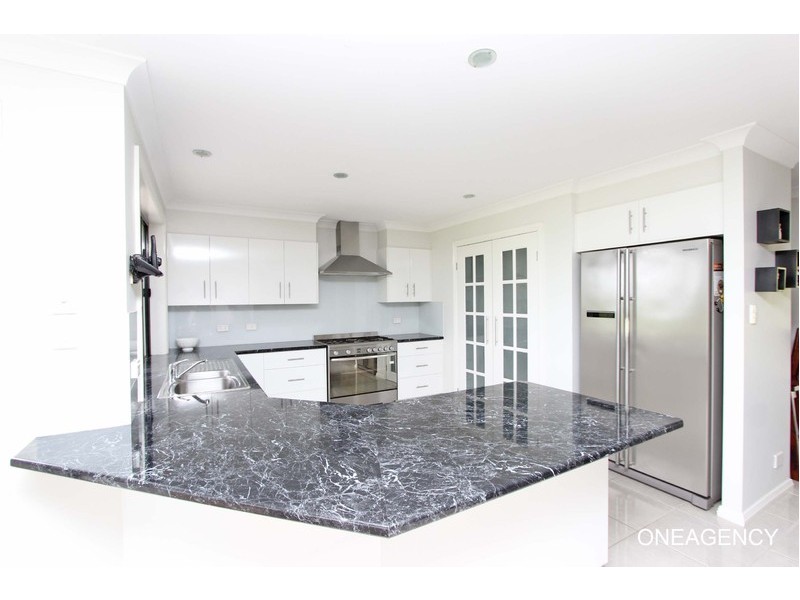 11 McPhillips Place, Greenhill NSW 2440