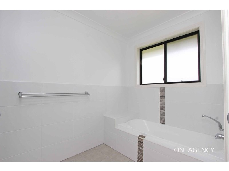 11 McPhillips Place, Greenhill NSW 2440