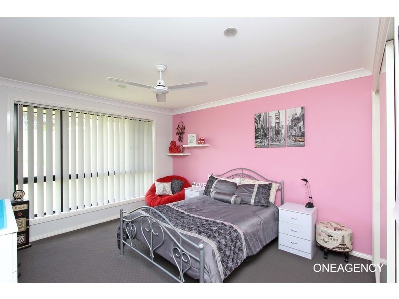 11 McPhillips Place, Greenhill NSW 2440