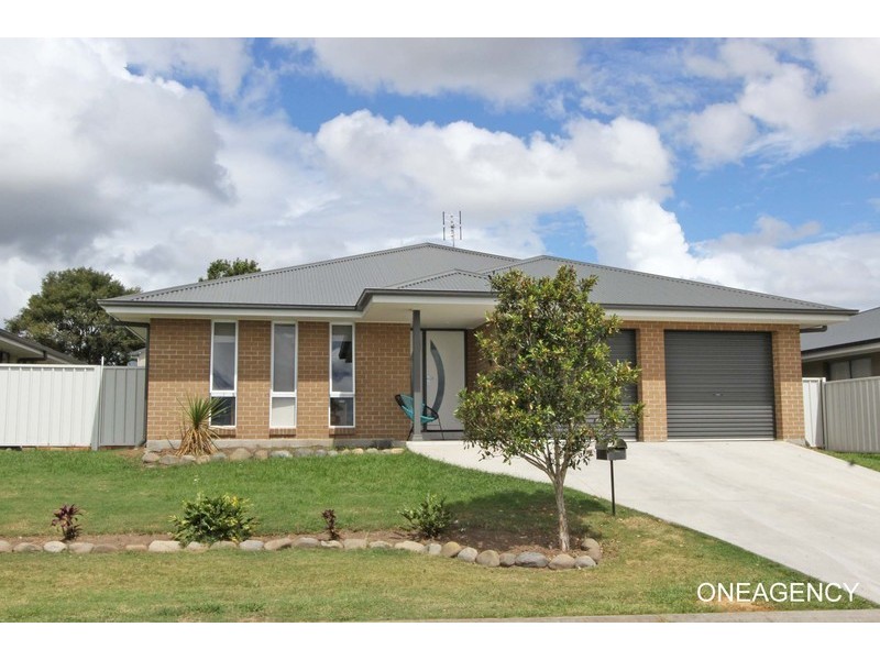 8 Prior Circuit, West Kempsey NSW 2440