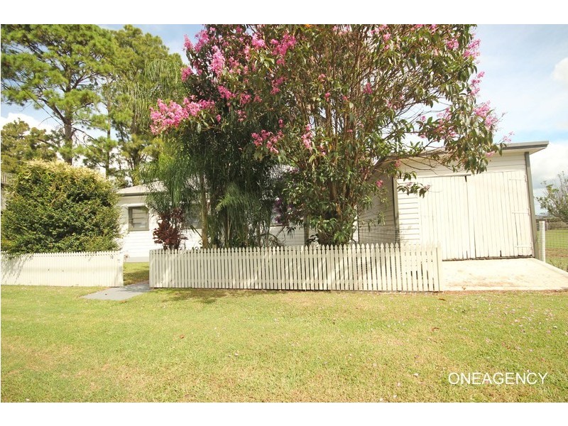 10 Croads Esplanade, Smithtown NSW 2440