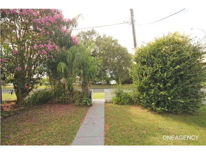 10 Croads Esplanade, Smithtown NSW 2440