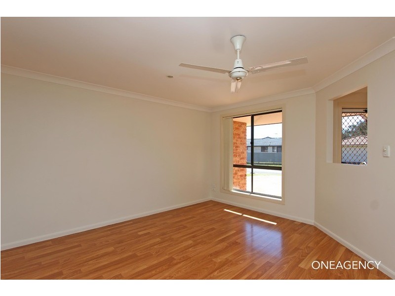 12 Bert Dyson Place, West Kempsey NSW 2440