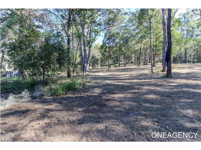 27 Neville Morton Drive, Crescent Head NSW 2440