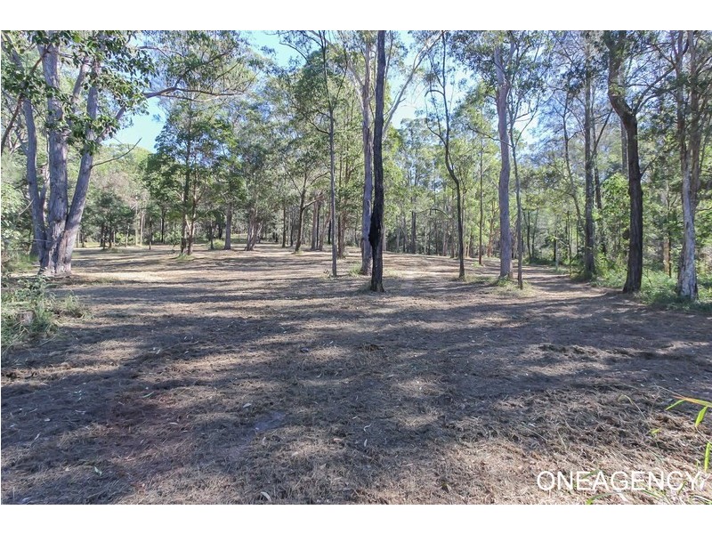 27 Neville Morton Drive, Crescent Head NSW 2440