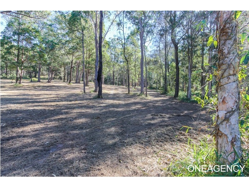 27 Neville Morton Drive, Crescent Head NSW 2440