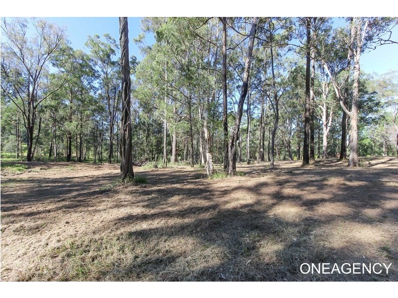 27 Neville Morton Drive, Crescent Head NSW 2440