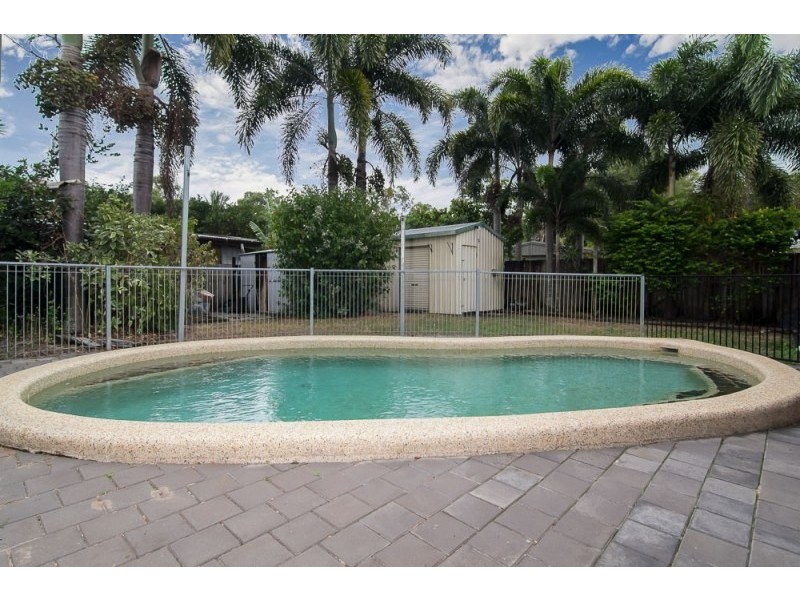 19 Poinsettia Street, Holloways Beach QLD 4878