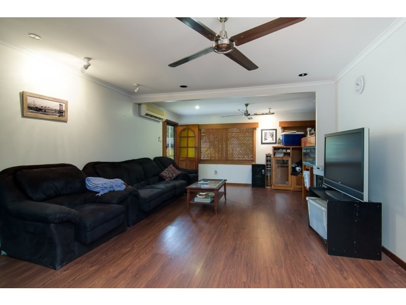 19 Poinsettia Street, Holloways Beach QLD 4878