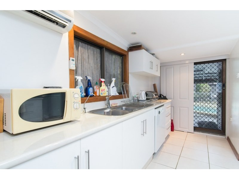 19 Poinsettia Street, Holloways Beach QLD 4878