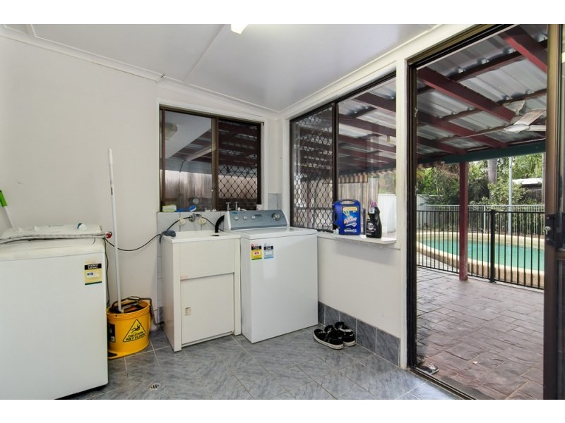 19 Poinsettia Street, Holloways Beach QLD 4878