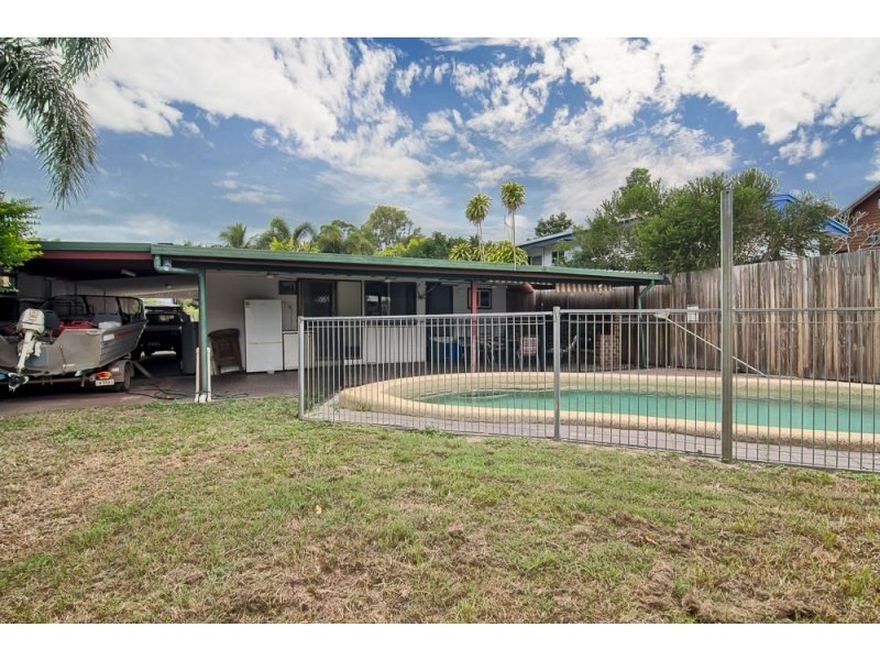 19 Poinsettia Street, Holloways Beach QLD 4878