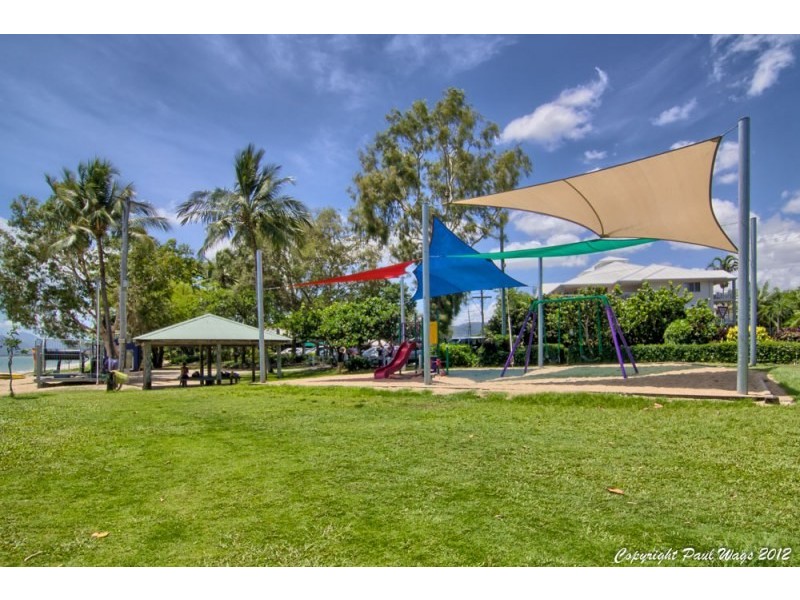 19 Poinsettia Street, Holloways Beach QLD 4878