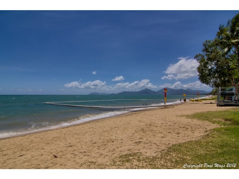 19 Poinsettia Street, Holloways Beach QLD 4878