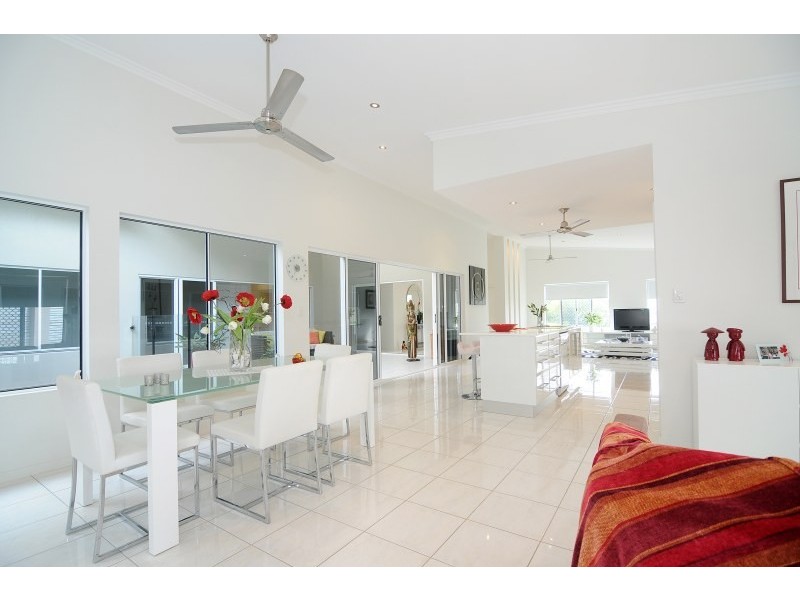 2 Carmelo Close, Whitfield QLD 4870