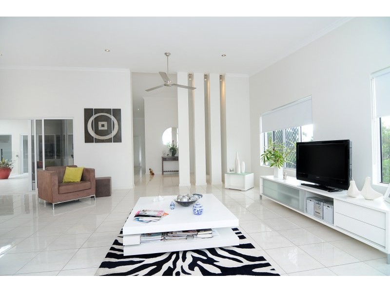 2 Carmelo Close, Whitfield QLD 4870