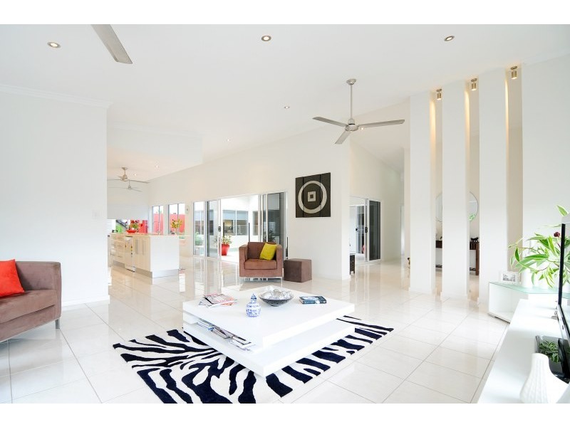 2 Carmelo Close, Whitfield QLD 4870