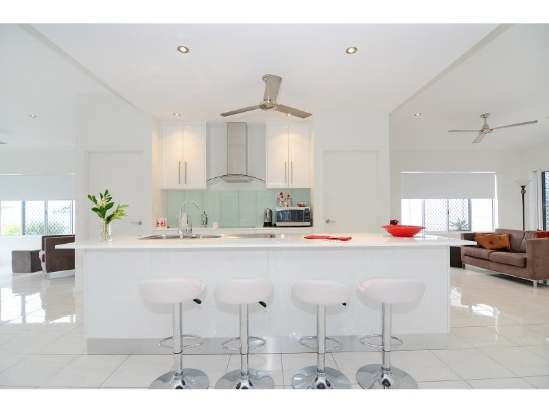 2 Carmelo Close, Whitfield QLD 4870