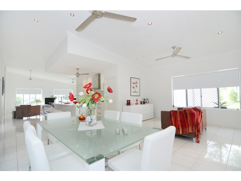 2 Carmelo Close, Whitfield QLD 4870