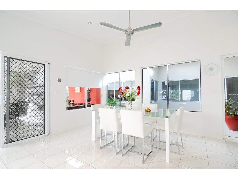 2 Carmelo Close, Whitfield QLD 4870