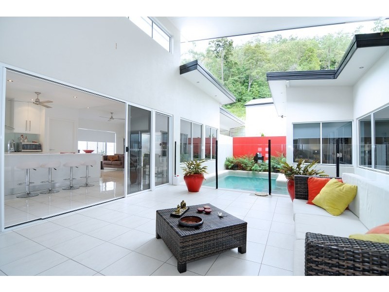 2 Carmelo Close, Whitfield QLD 4870