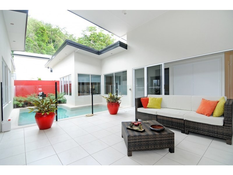 2 Carmelo Close, Whitfield QLD 4870