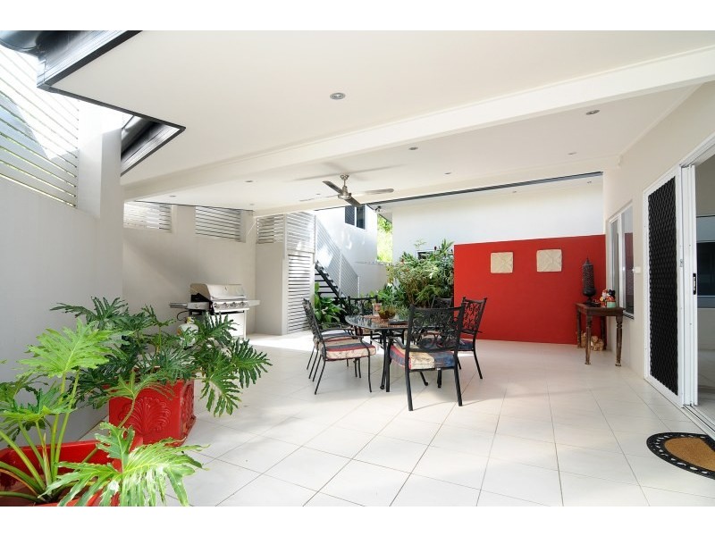 2 Carmelo Close, Whitfield QLD 4870