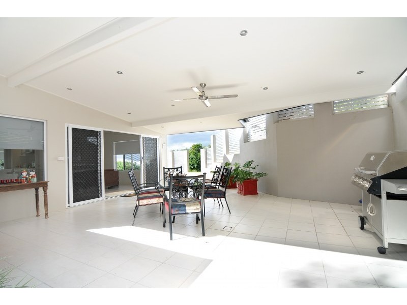 2 Carmelo Close, Whitfield QLD 4870