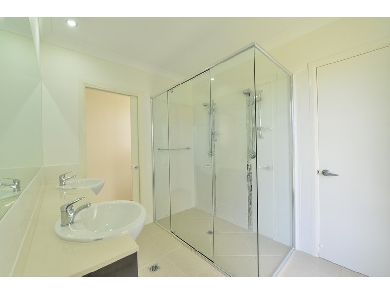 2 Robin Close, Bayview Heights QLD 4868