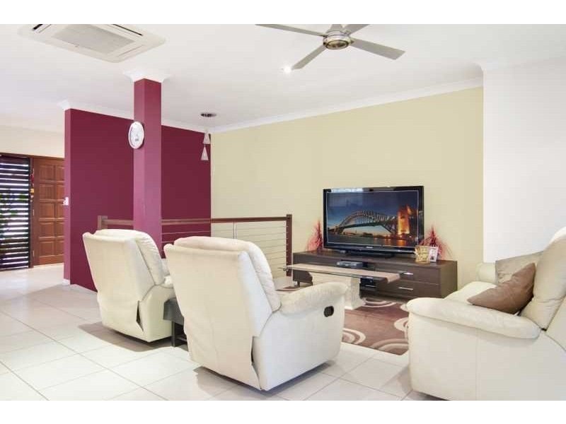 3 Oceanview Place, Mooroobool QLD 4870