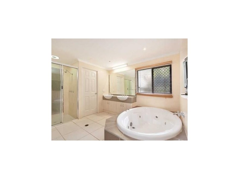 3 Oceanview Place, Mooroobool QLD 4870