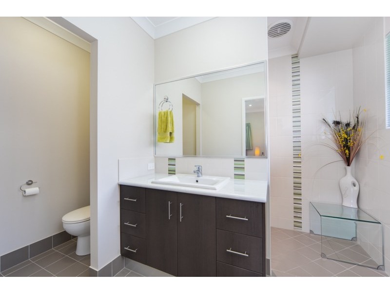 15 Lockyer Crescent, Bentley Park QLD 4869
