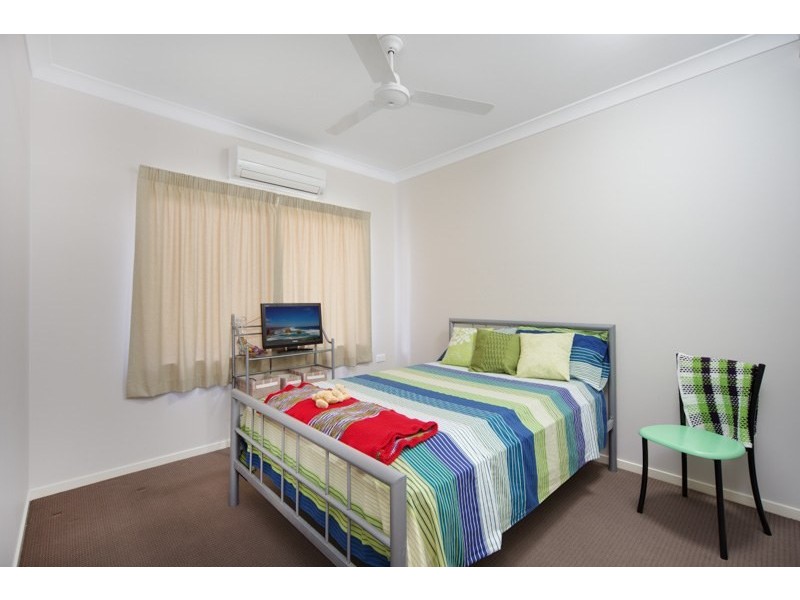 15 Lockyer Crescent, Bentley Park QLD 4869