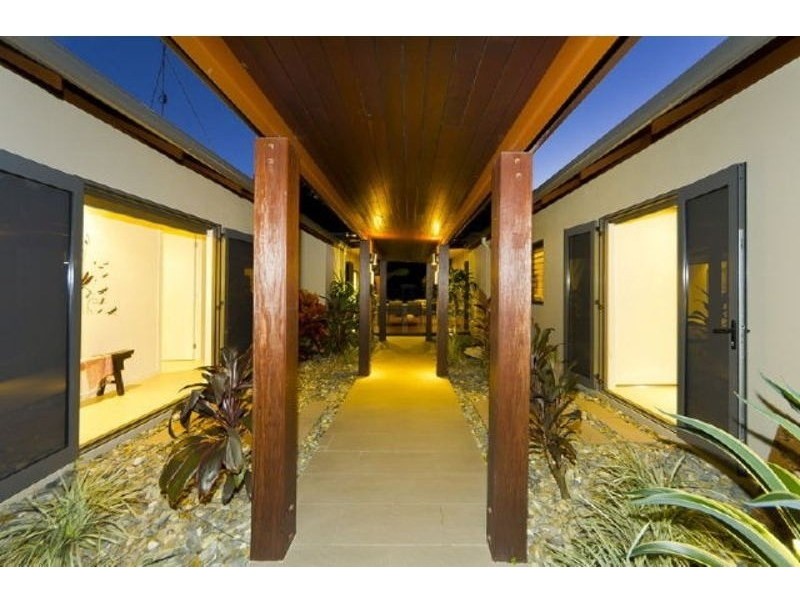 17 Muller Street, Palm Cove QLD 4879