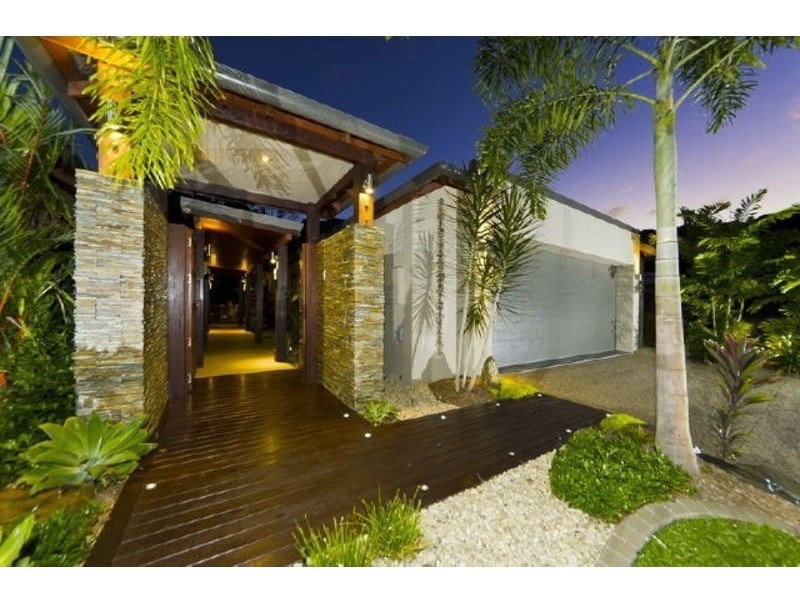 17 Muller Street, Palm Cove QLD 4879