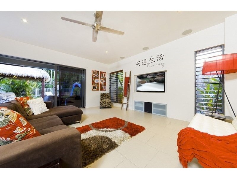 17 Muller Street, Palm Cove QLD 4879