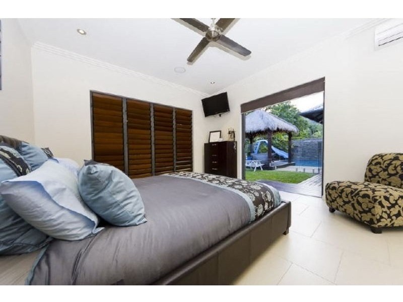 17 Muller Street, Palm Cove QLD 4879