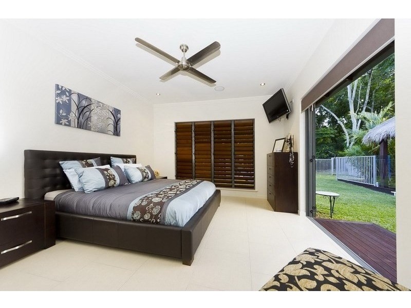 17 Muller Street, Palm Cove QLD 4879